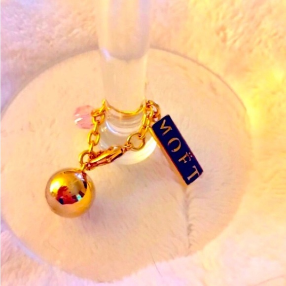 MOET & CHANDON Wine Charms - 3 LEFT - Picture 15 of 15